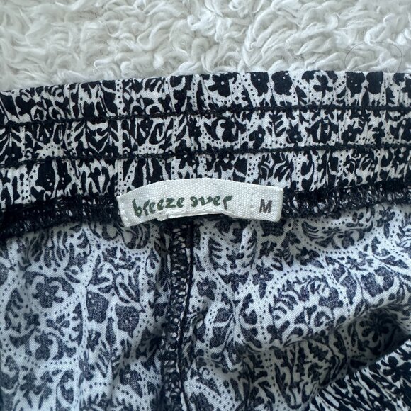 Black and White Flowy Shorts with Lace Trim - Picture 4 of 4